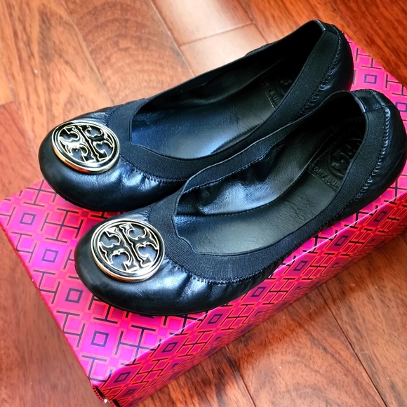Tory Burch Caroline Flats - Picture 1 of 3